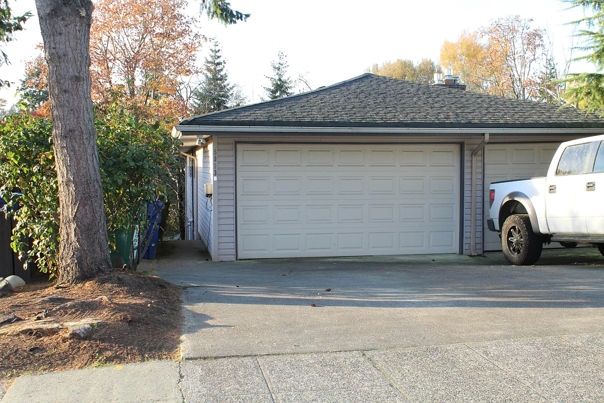 Building Photo - 5013 Sand Point Pl NE #B