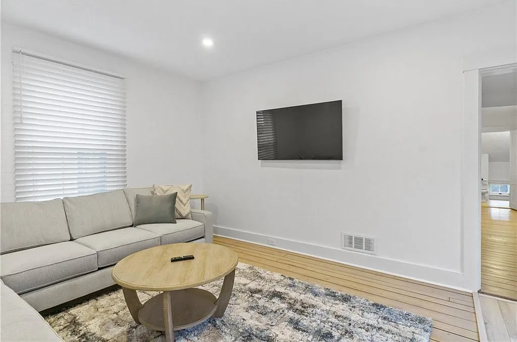 1 bed, 800 sqft, $2,800 — Photo 4