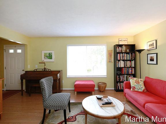 5th image of 210 Rollingwood Dr