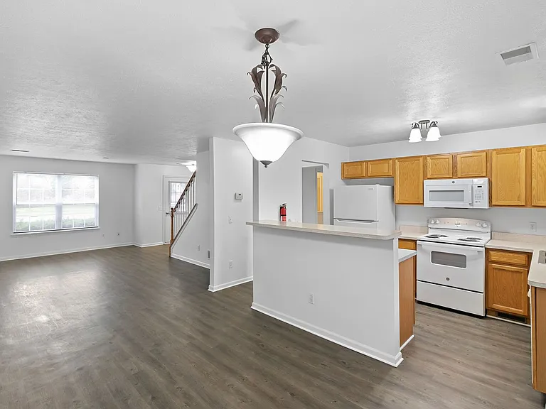 711 Cattail Ln — Photo 6