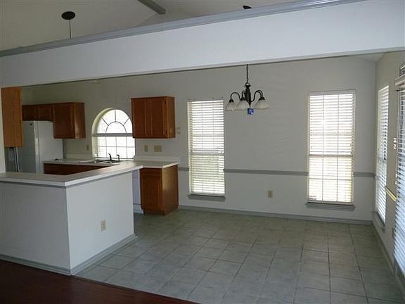 3rd image of 132 Woodcreek Dr