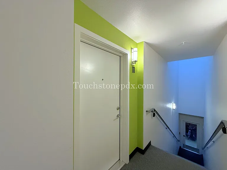424 NE Jessup St #11 — Photo 8