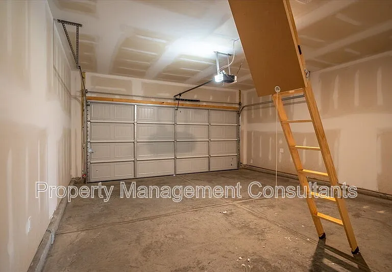 22821 Dashwood Ln — Photo 12