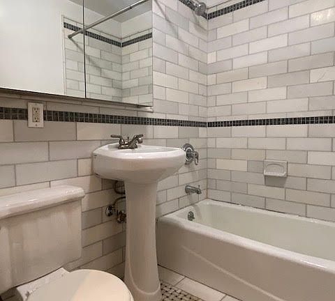 5th image of 17 W 74th St APT 1A