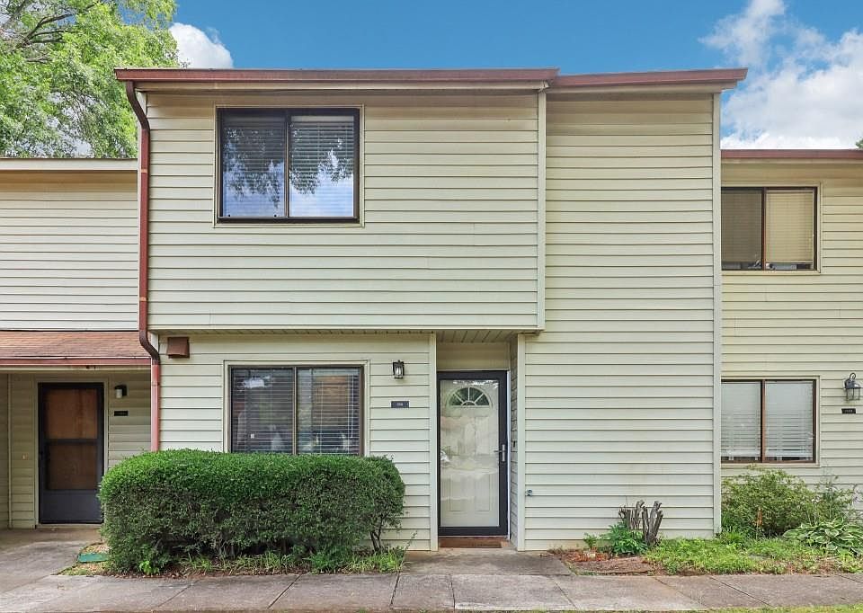 1st image of 1126 Country Ct