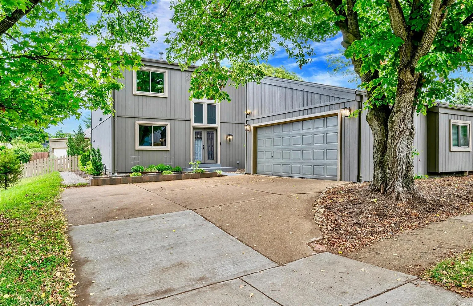 950 Beacon Woods Ct photo 1