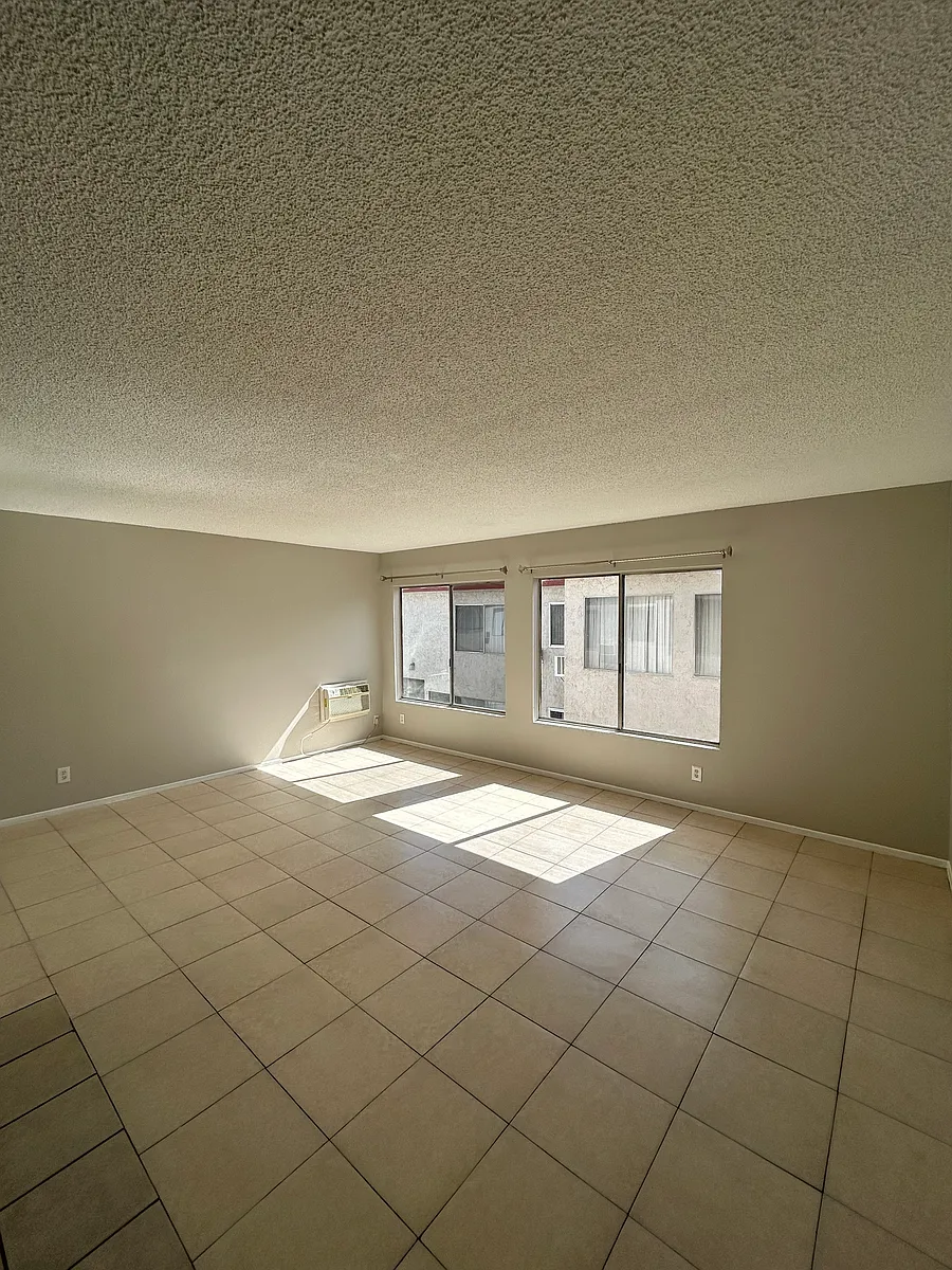 Building Photo - 20437 Cohasset St #10