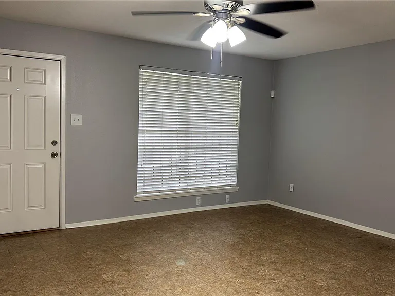 7925 Grove Ridge Dr — Photo 9