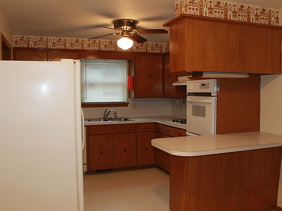 2nd image of 3945 SE 14th Pl