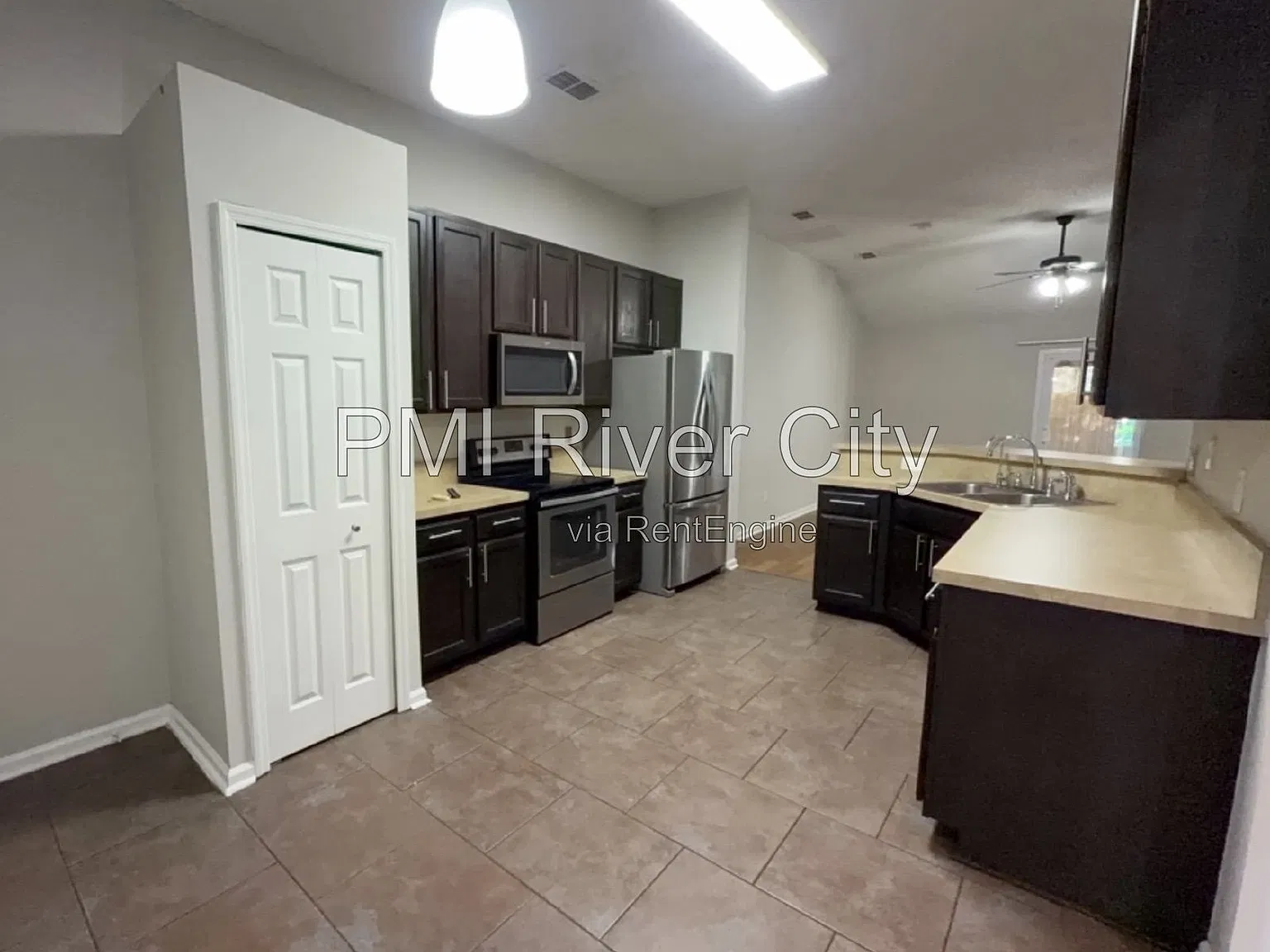 4 bed, 3.0 bath, 1551 sqft, $2,100 — Photo 3