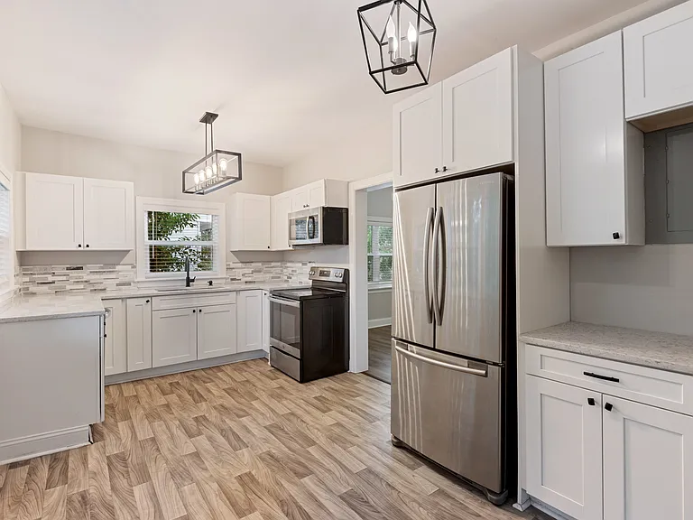 406 N Hyde Park Ave — Photo 8