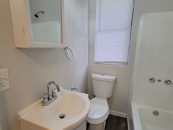 5th image of 905 East Ave