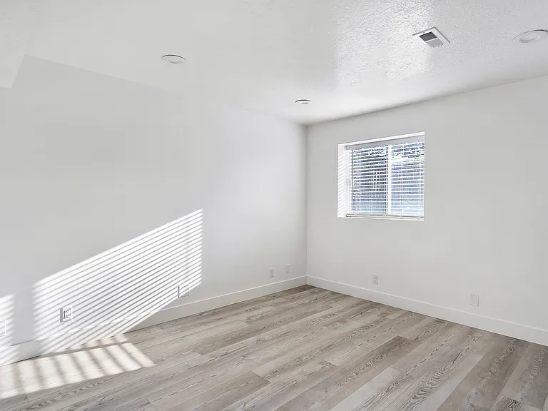 2340 N 790th St W — Photo 11
