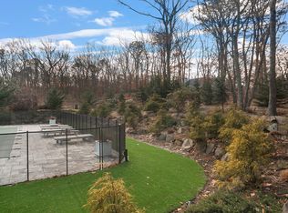 6 Columbine Ave, Hampton Bays, NY 11946