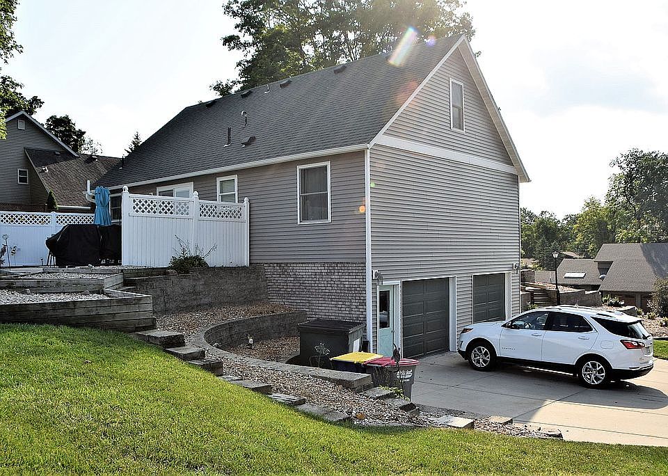 1st image of 2615 Woodhurst Dr #2615