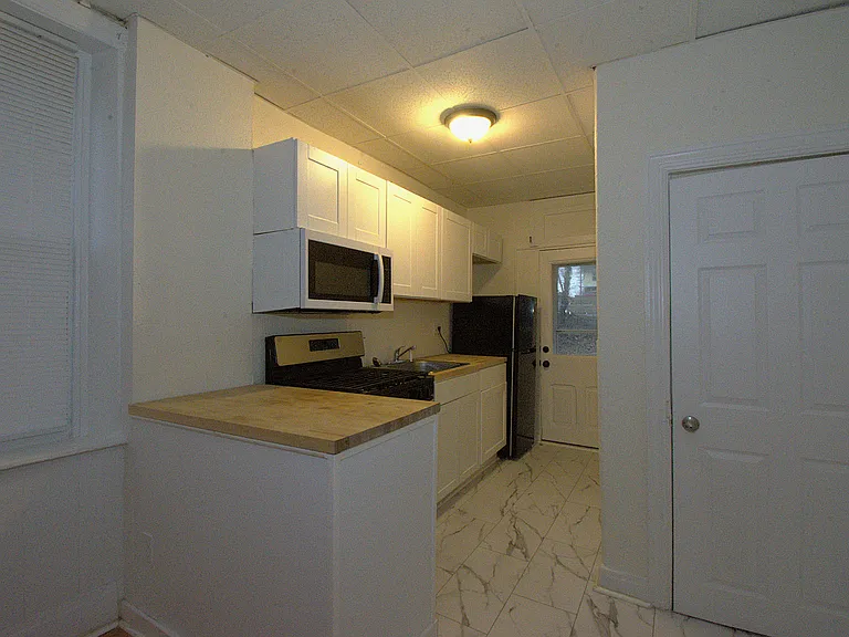 621 N 10th St #4 — Photo 2
