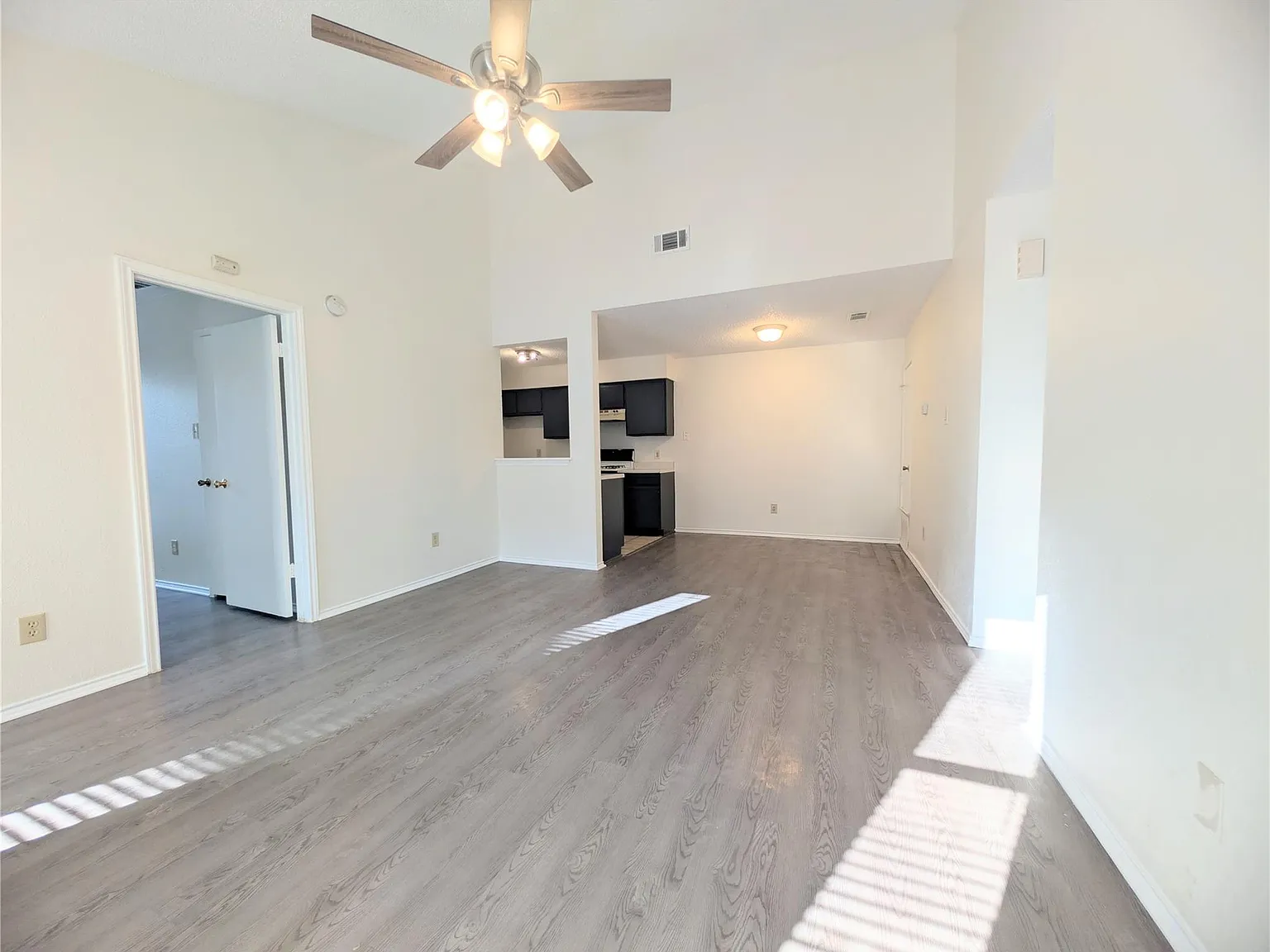3 bed, 2.0 bath, 1106 sqft, $1,650 — Photo 3
