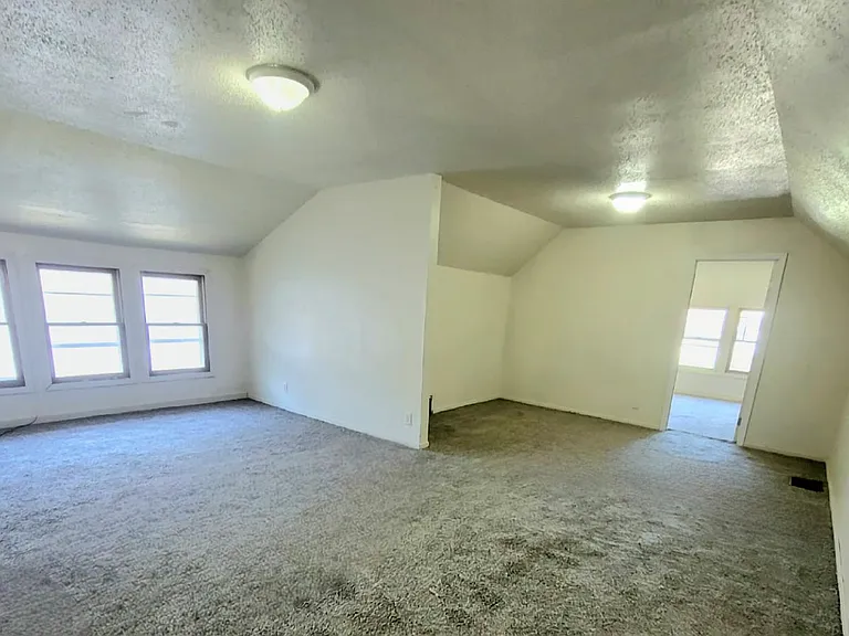 1700 W Smith St — Photo 10