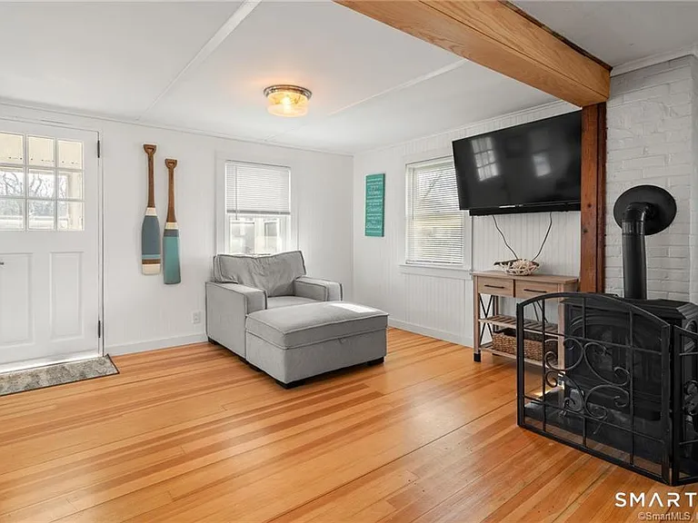 121 Shore Rd — Photo 22