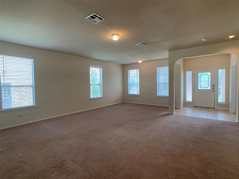 104 Lava Bed Dr — Photo 3