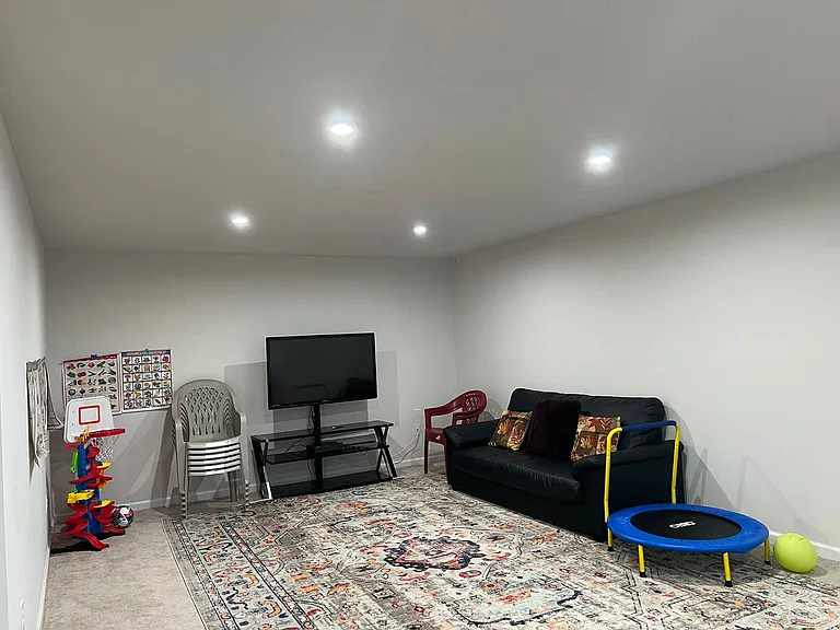 994 Brant Pl — Photo 11