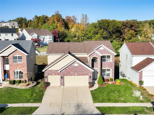 1389 Red Oak Plantation Dr, Ballwin, MO 63021