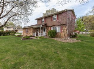 2828 Jersey Ridge Rd, Davenport, IA 52803