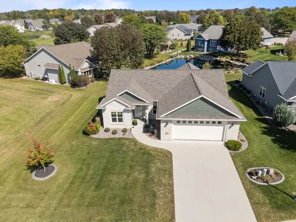 2996 Georgetown Pl, Greenville, WI 54942