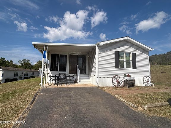 3rd image of 384 Country Ln W