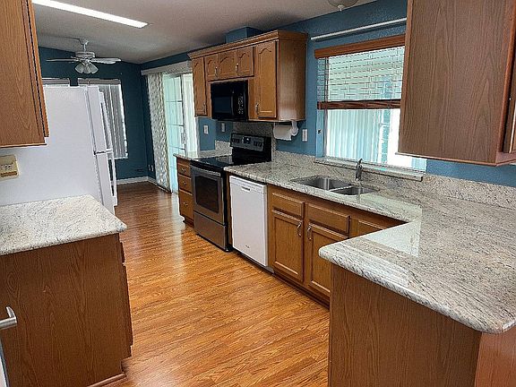 4th image of 1660 Shady Ln #M19
