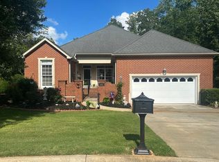 122 Queens Ct, Greenwood, SC 29649