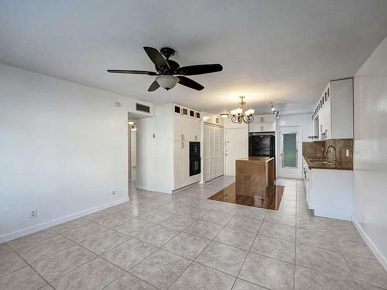 600 SE 2nd Ave #K2 — Photo 9