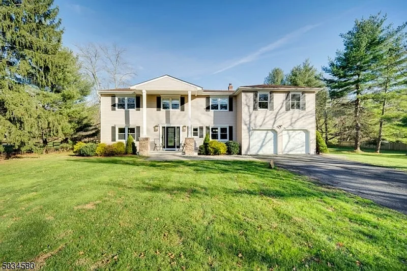 24 Drake Rd photo 1