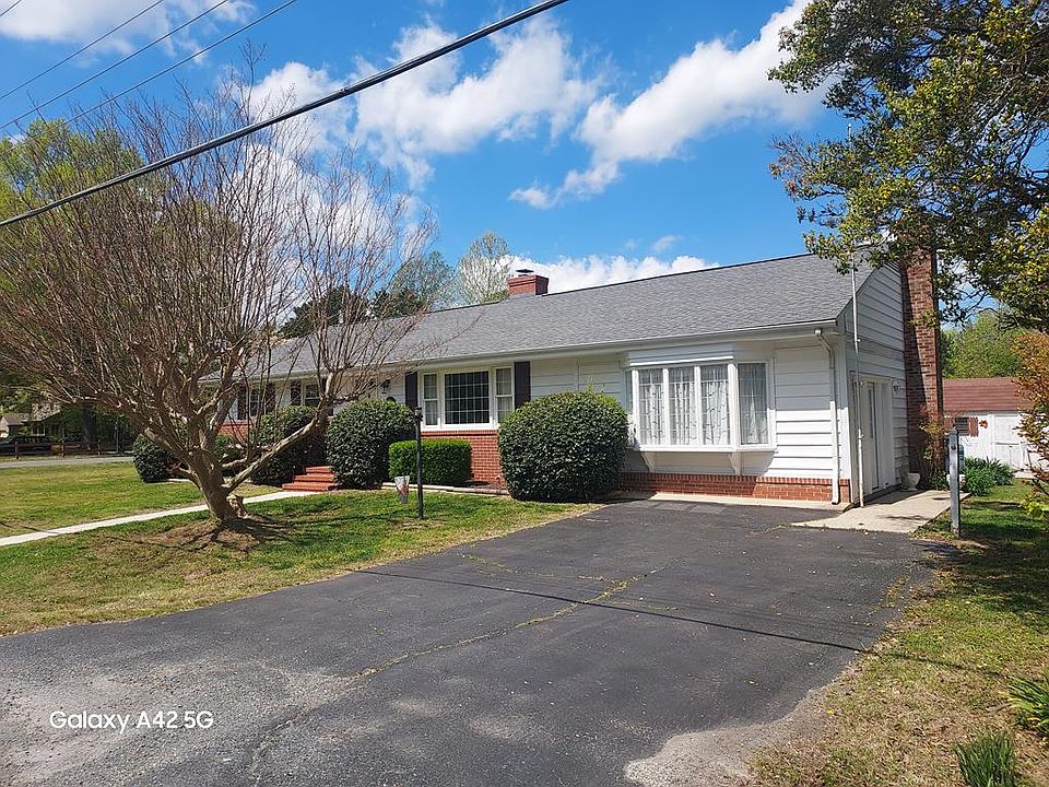 1st image of 15 Lloyd Ln
