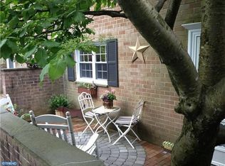 102 Llanfair Rd APT G-1, Ardmore, PA 19003