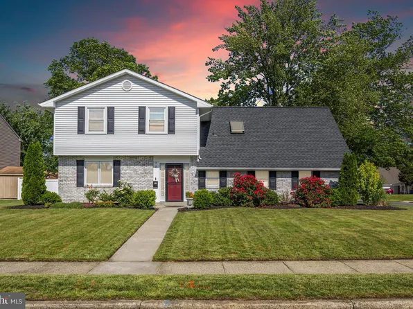 2 Erynwood Ave, Marlton, NJ 08053