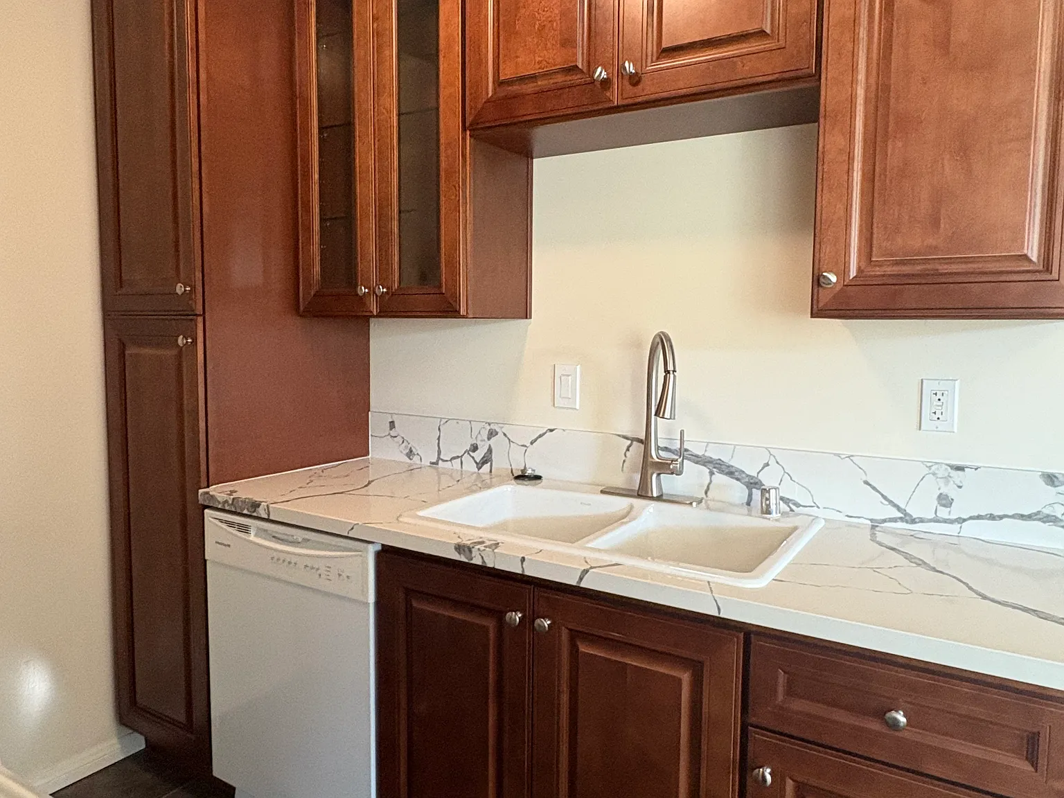 1 bed, 700 sqft, $1,750 — Photo 2