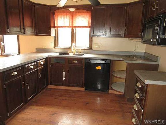 3rd image of 3629 Cumberland Ln