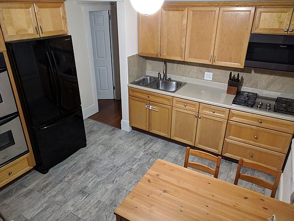2nd image of 301 Franklin St APT 1
