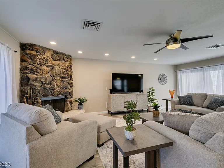 2587 Swan Ln — Photo 8