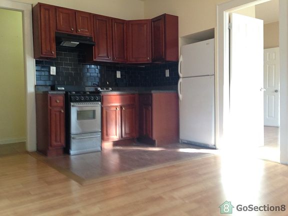 5th image of 658 Sandford Ave APT I