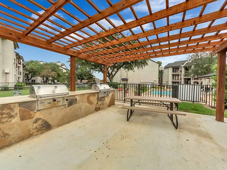 Oak Meadow Apartments — Photo 46