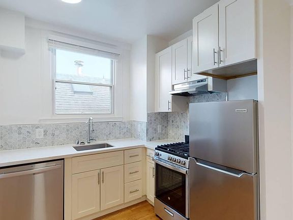 3rd image of 1935 Franklin St APT 407