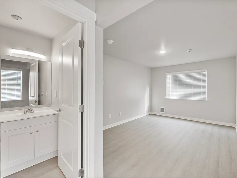 Chambers Crest Apartments — Photo 18