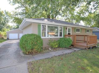 204 W Catalina Dr, Washington, IL 61571
