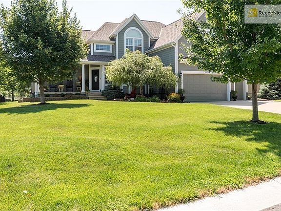 Over-sized Corner Treed Lot w/Sprinkler Sys, Extensive Landscape, Upgraded Fence, & Backs to Arbor Creek Elementary.