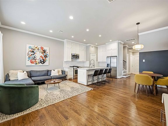4th image of 1006 Enid St #B