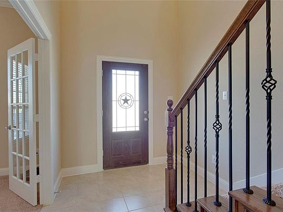 4th image of 556 Winnetka Dr