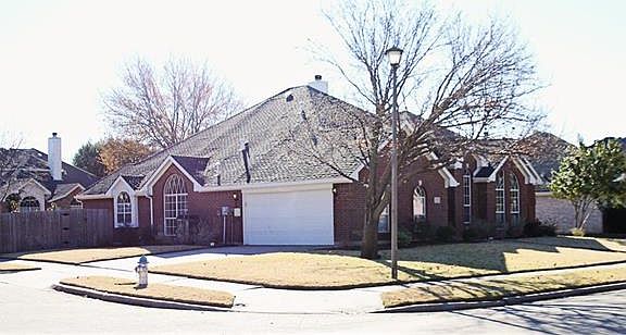 2nd image of 2308 Sherwood Dr