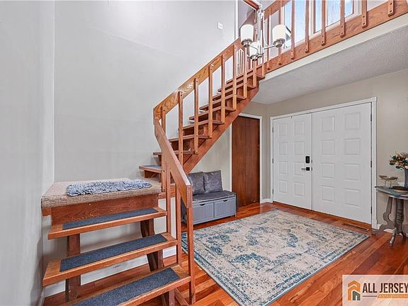 4th image of 176 Stonehill Rd